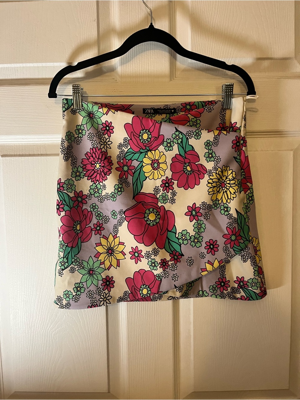 Zara Cream Mini Skirt with Pink, Yellow & Green Floral Print